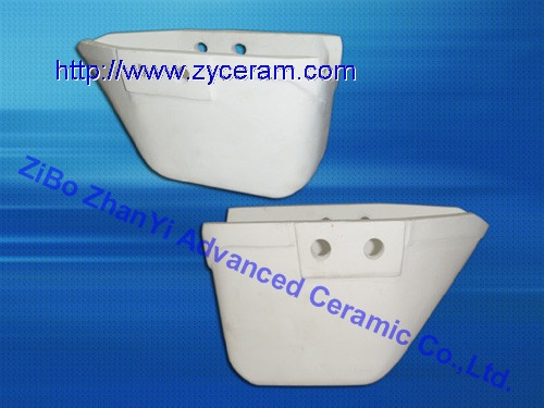 aluminum titanate ceramic casting ladle for conveying liquid aluminum